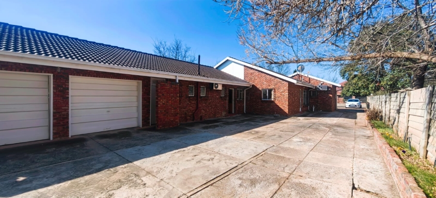 4 Bedroom Property for Sale in Miederpark North West